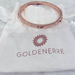 Rose gold bangle with crystals and clasp